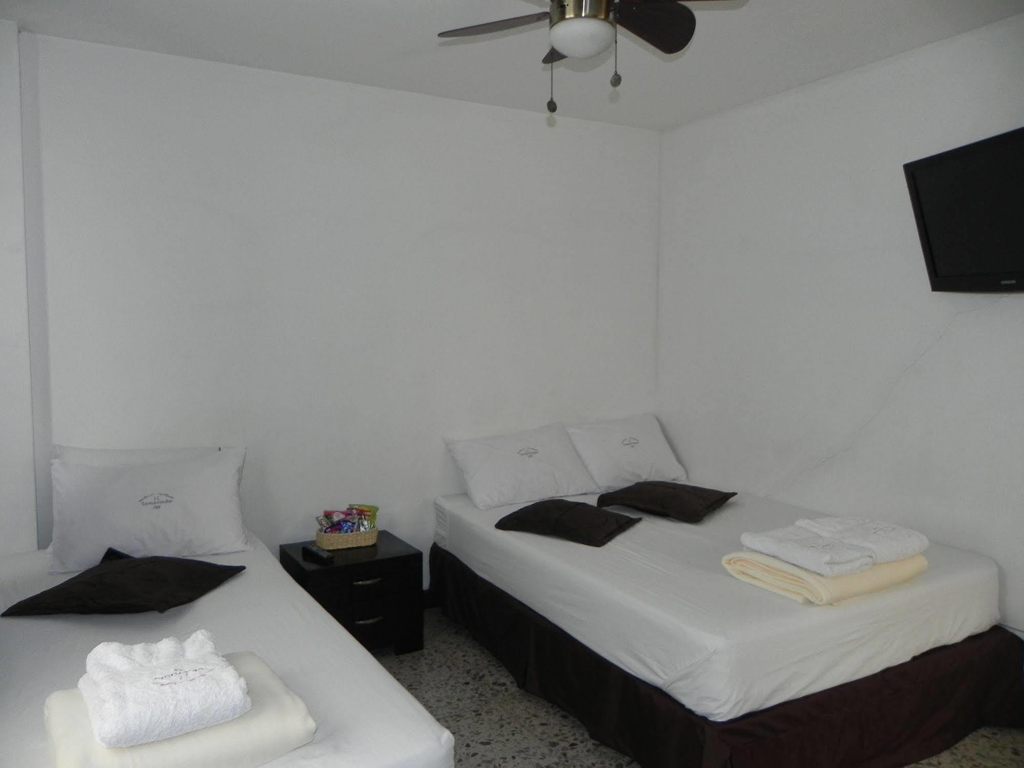Hostal Tamarindo Inn Medellín Esterno foto