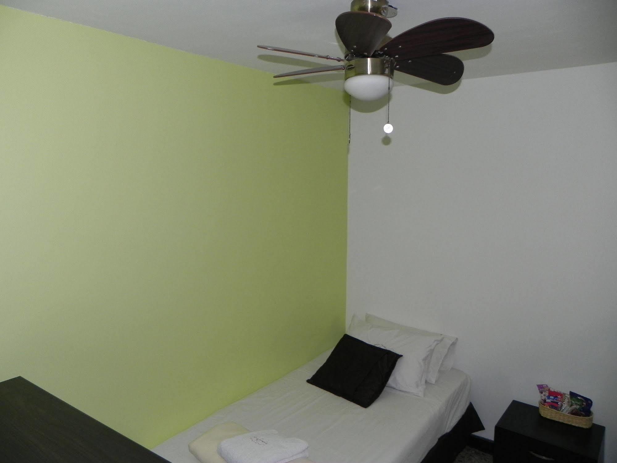Hostal Tamarindo Inn Medellín Esterno foto