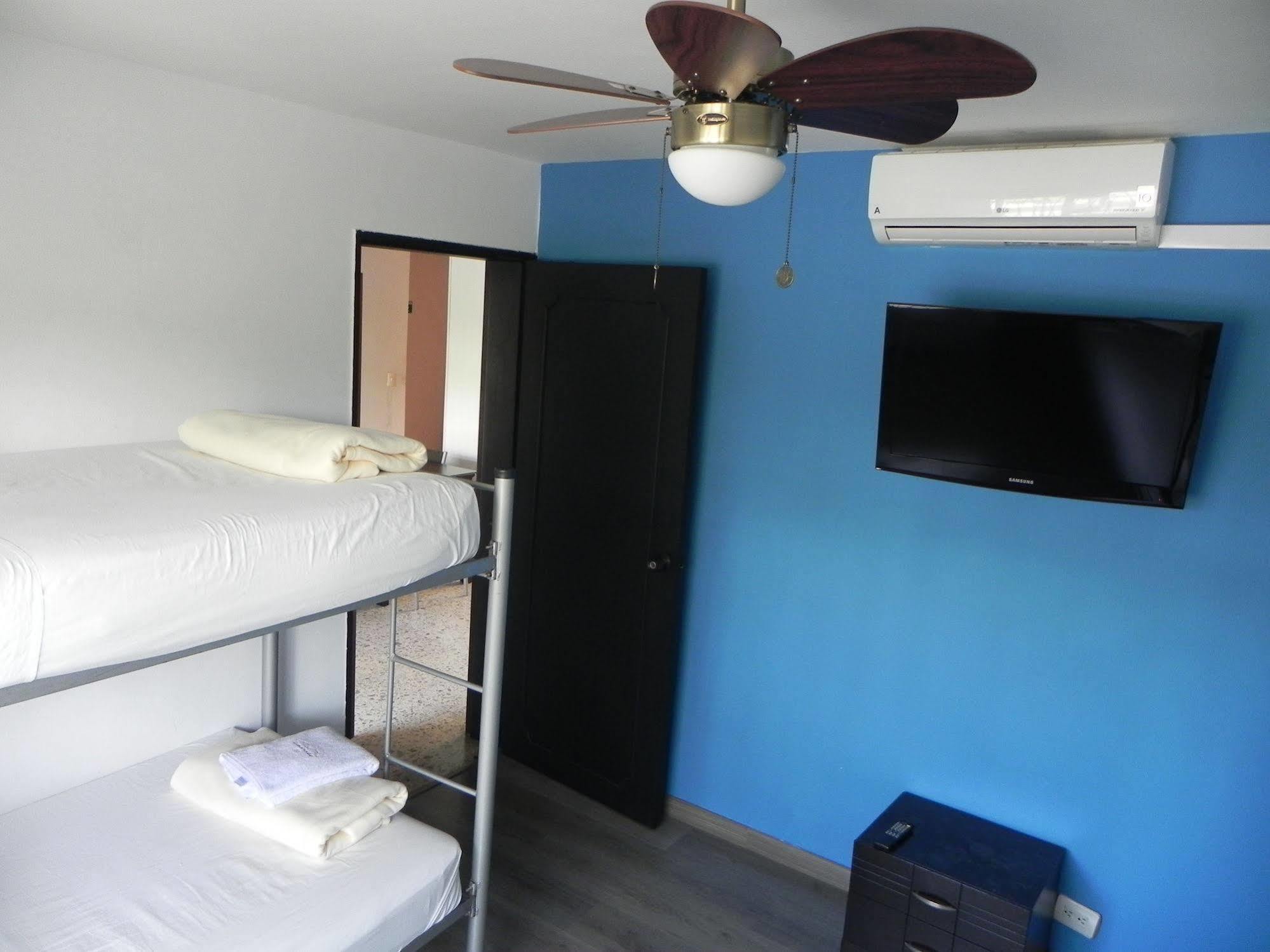 Hostal Tamarindo Inn Medellín Esterno foto