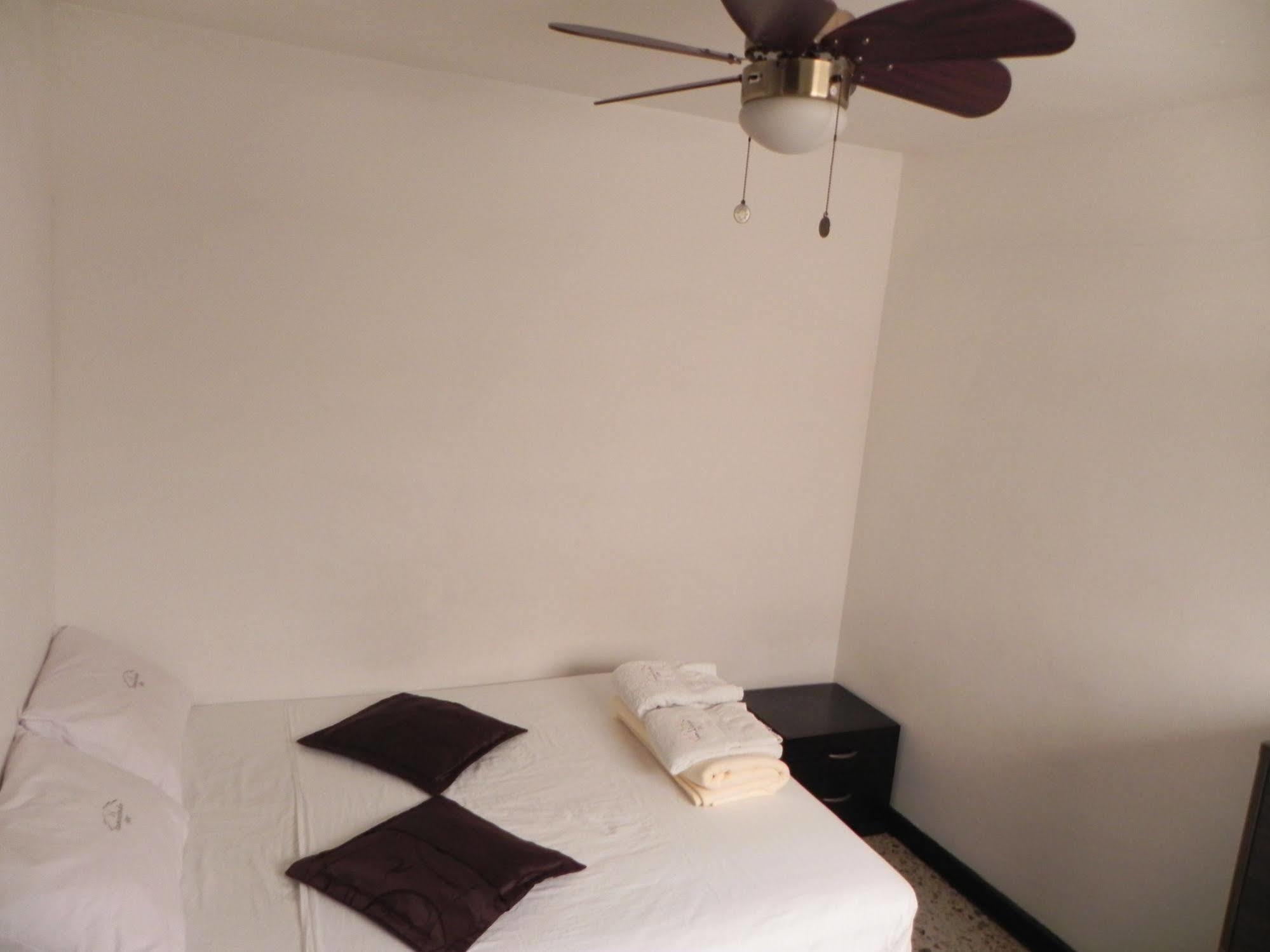 Hostal Tamarindo Inn Medellín Esterno foto