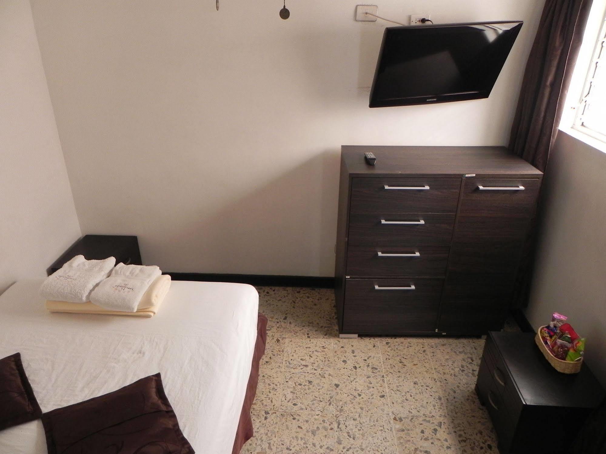 Hostal Tamarindo Inn Medellín Esterno foto